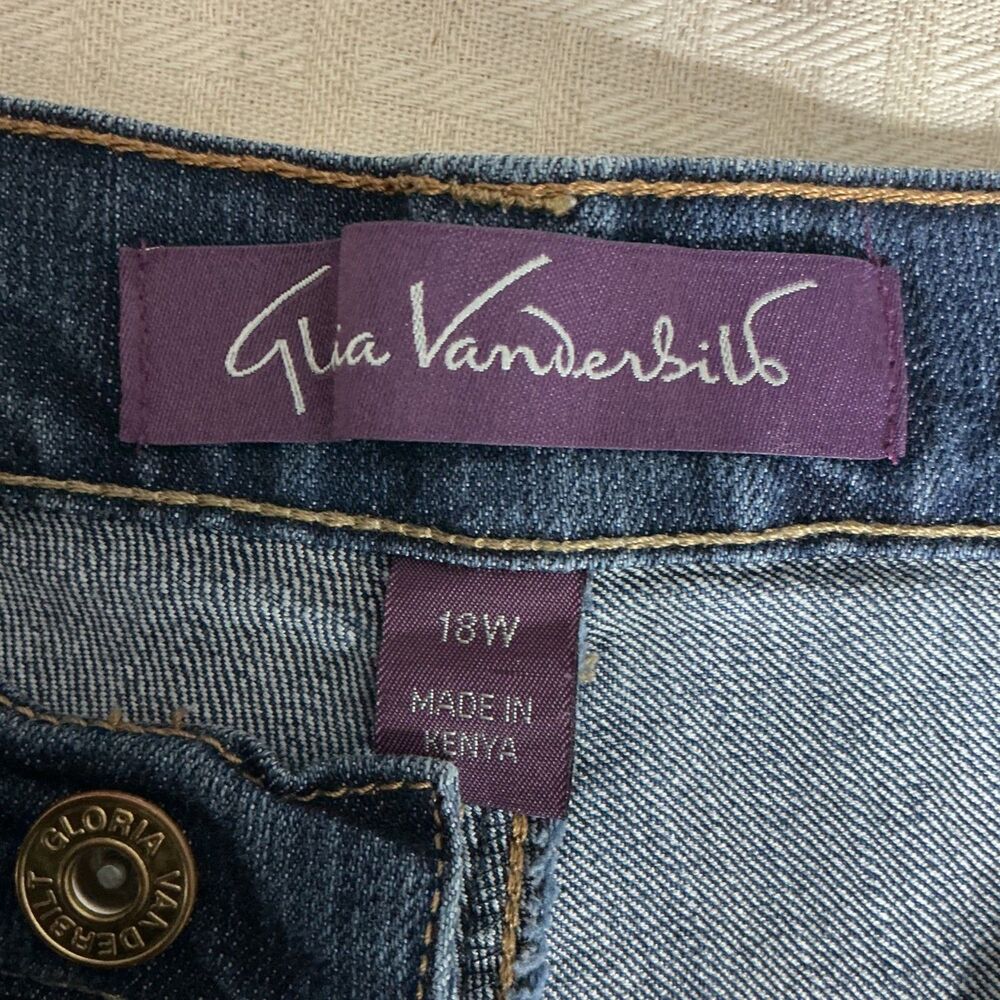 Gloria Vanderbilt Amanda Womens Size 18W Short Blue Tapered Leg Denim Jeans - Picture 4 of 9